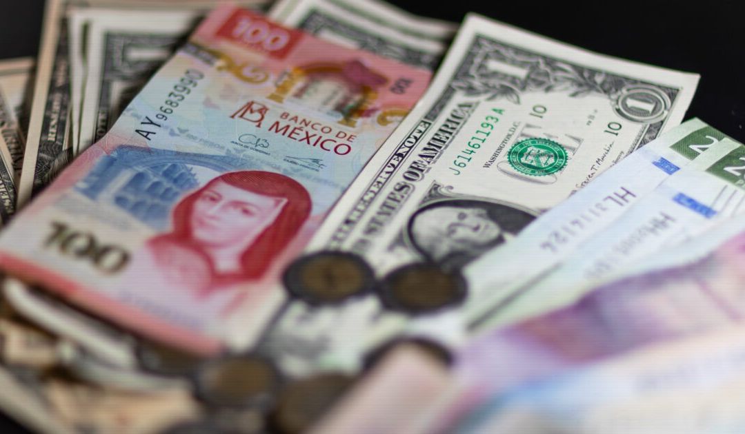 Peso mexicano y dólares